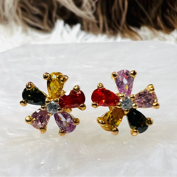 Beautiful goldtone, flower, multicolor bling costume pierced earrings - Picture 4 of 7